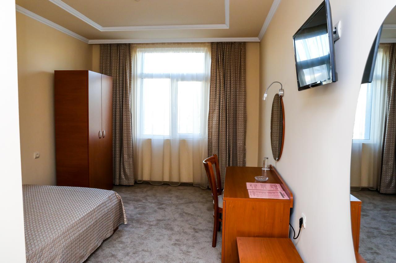 Hotel Bulgaria Кирджалі Екстер'єр фото