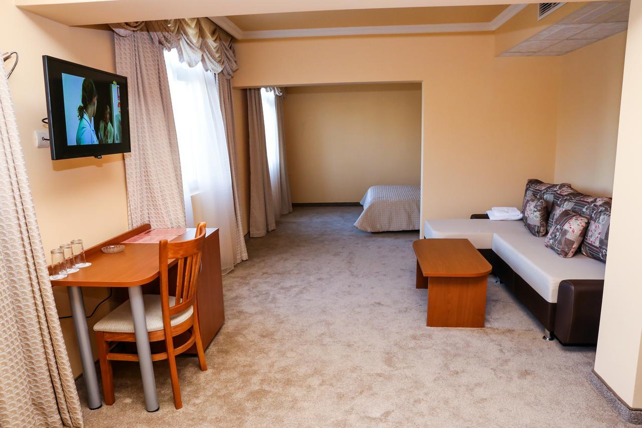 Hotel Bulgaria Кирджалі Екстер'єр фото